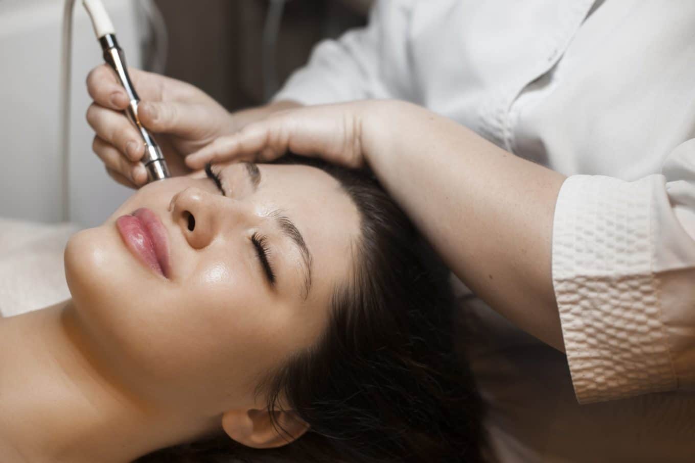 Lady getting Radio Frequency Microneedling services in Draper, UT at Ruma Medical